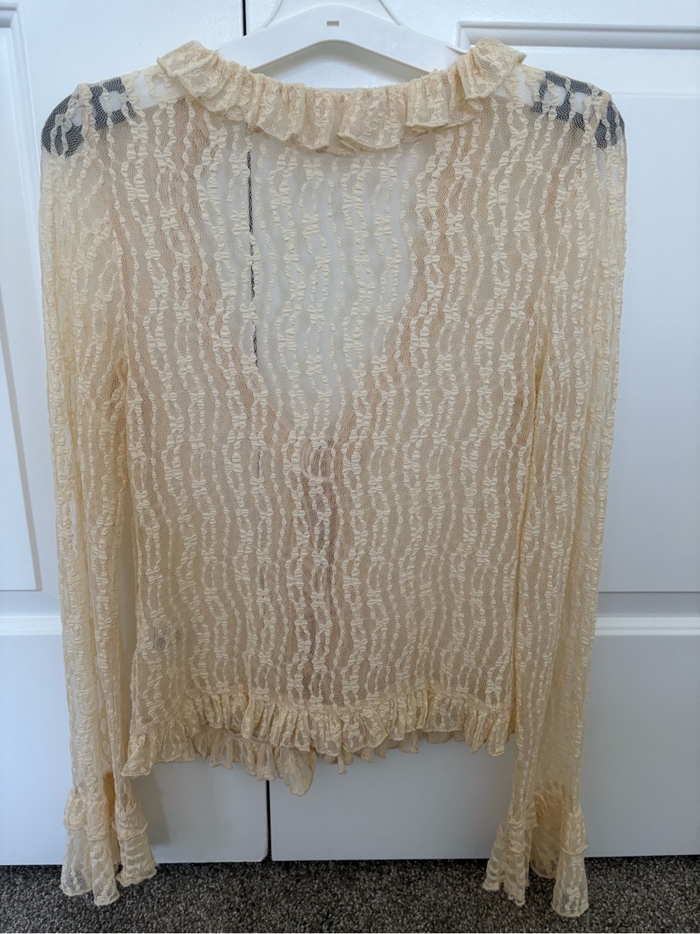 Astr Sheer Lace Ruffled Tie-Front Top - Cream. Size Small - Picture 8 of 10